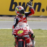 Álvaro Bautista domina en Assen y consigue su segunda victoria de la temporada en 250cc