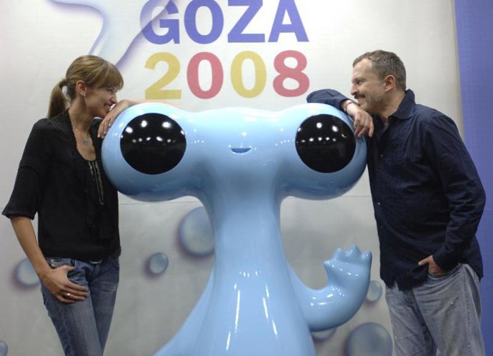 Nievez Álvarez y Miguel Bosé.