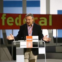 Blanco critica a los que quieren "sembrar España de agravios" con la lengua