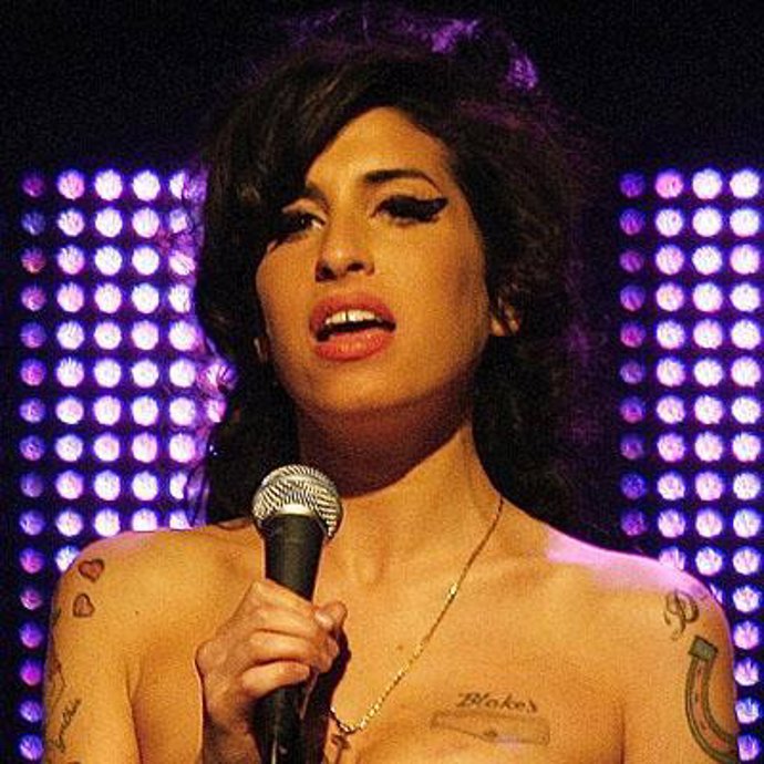 La polémica Winehouse realizó en Madrid una actuación fría pero impecable