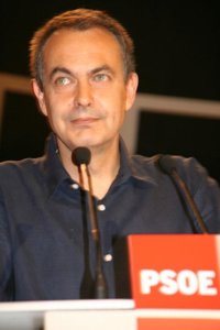Zapatero acusa a Rajoy de "regodearse" y querer que la economía se tuerza para llegar al poder