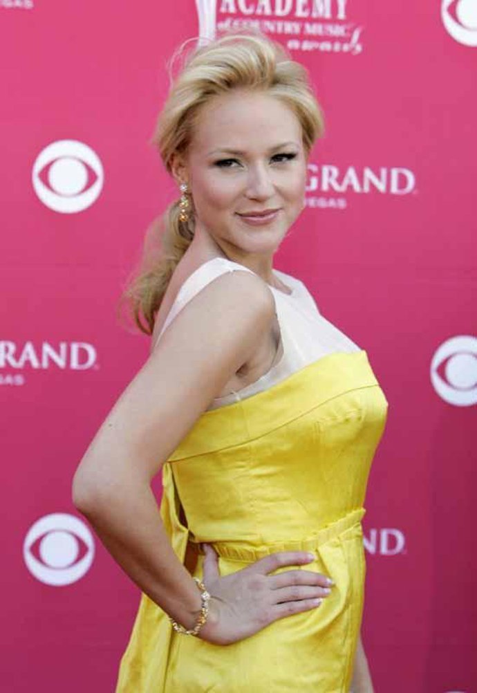 La cantante Jewel se casa en las Bahamas