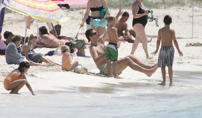 Las infantas Doña Elena y Doña Cristina, amigas y confidentes en alta mar