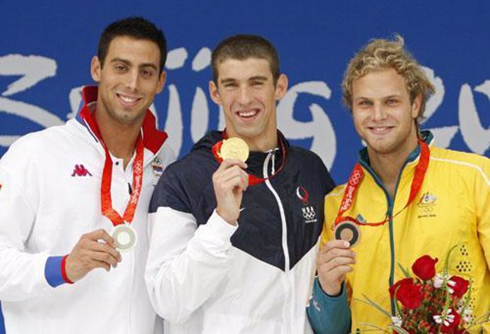 Phelps en el podio junto a Cavic y Lauterstein