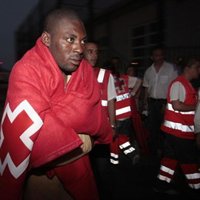 Interceptados ocho inmigrantes en el Estrecho en dos embarcaciones de juguete