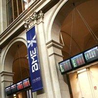 El Ibex 35 se desploma en la apertura, con una caída del 3%, arrastrado por la banca