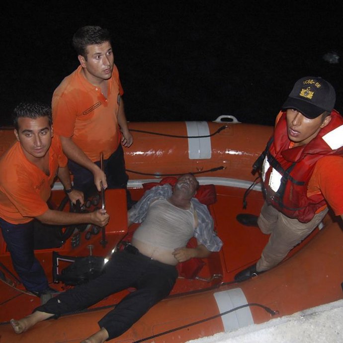 Al menos siete desaparecidos tras el hundimiento de un ferry en el Mar de  Mármara