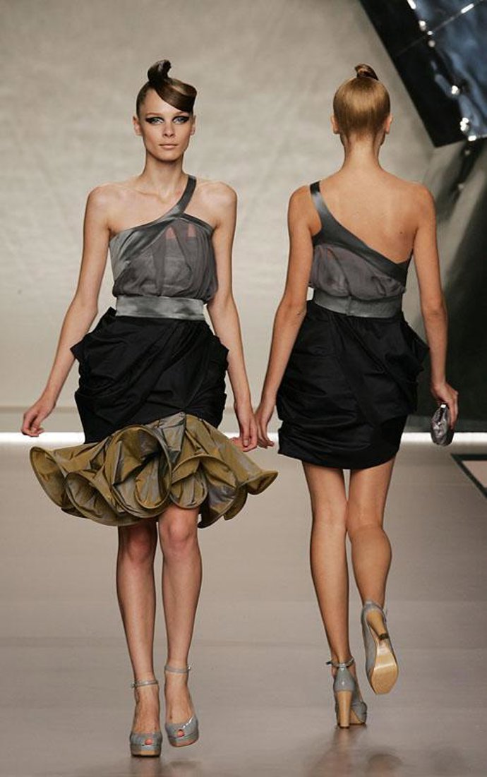 Ana Locking propone una moda sobria con toques de distinción