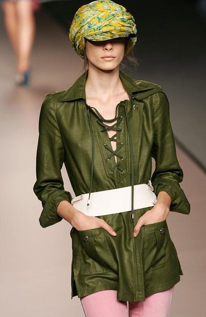 Cibeles abre la jornada sumergiéndose en el desierto y en las transparencias 