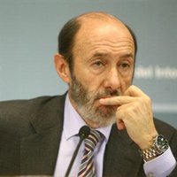 Rubalcaba dice que 4 de los detenidos en Francia están reclamados por Garzón en las causas de PCTV y Batasuna