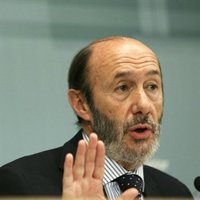 Rubalcaba destaca la "colaboración total" entre Francia y España en la lucha contra la banda terrorista