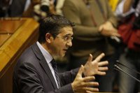 López dice que el problema de Euskadi es Ibarretxe y su inmovilismo y defiende una nueva mayoría que logre la paz