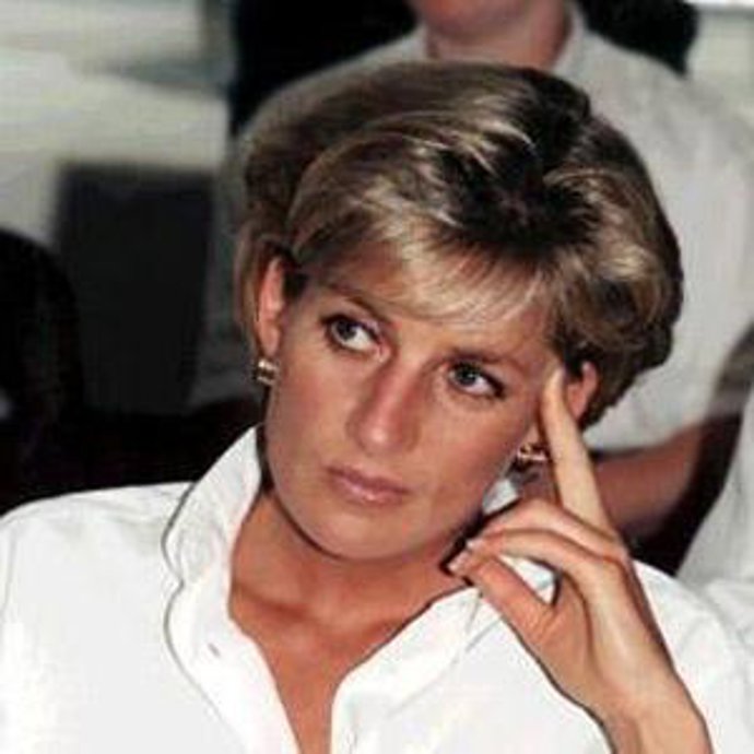 Subastan por 36.000 euros cuatro cartas escritas por Lady Di cuando era adolescente