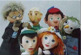 Escena de la obra de títeres "La niña que inventaba fantasías"