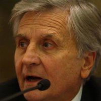 Trichet no excluye nuevas rebajas en diciembre y pide a los bancos que reflejen las decisiones del BCE