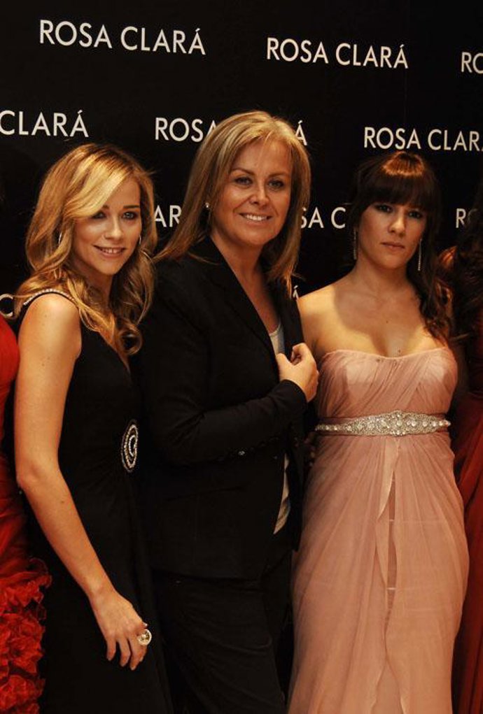 Rosa Clará eligió la imagen de algunas novias y mujeres de futbolistas para presentar su segunda tienda en Madrid