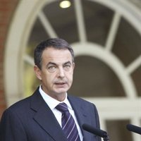 Zapatero agradece el apoyo de Sarkozy, pero dice que la decisión corresponde al convocante de la cumbre