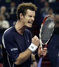 Murray solventa sin brillo el compromiso ante Simon y da un paso de gigante hacia las semifinales