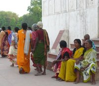 Organizaciones combaten la discriminación femenina en India mediante 'mahila sangams' o grupos de mujeres