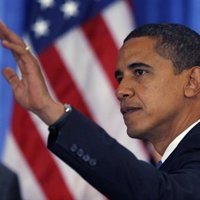 Obama insta a los ejecutivos a renunciar a las primas para salvar a sus empresas