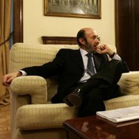Rubalcaba admite acercamiento de presos al País Vasco y dice que también hay "alejamientos"