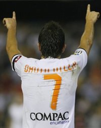 El Valencia quiere recuperarse de la goleada en el Camp Nou ante un Espanyol necesitado