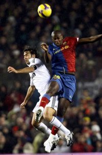 El FC Barcelona se lleva con justicia un 'clásico' muy trabado