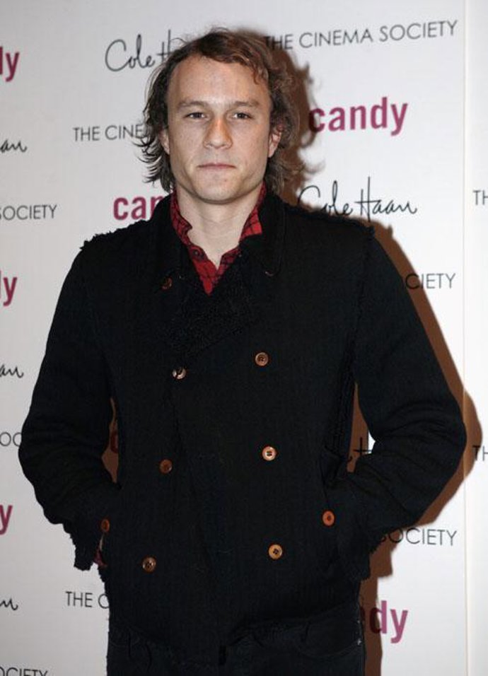 La familia de Heath Ledger, molesta por que Michelle Williams recoja el Globo de Oro