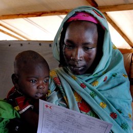 madre e hijo CAMPAÑA VACUNA AFRICA