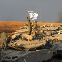 Cuarta jornada de ataques consecutivos mientras las tropas israelíes esperan la orden de invasión en Gaza 