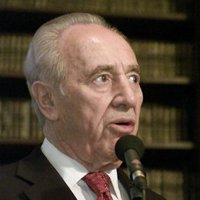 Peres pide a Europa que deje de practicar "doble juego" y muestre su apoyo en la lucha contra Hamás
