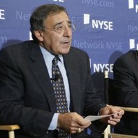 Obama nombra a un hombre de 70 años y sin experiencia en Inteligencia jefe de la CIA