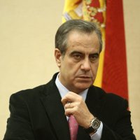 Corbacho discutirá con los agentes sociales cómo limitar la edad de las prejubilaciones en los ERE's