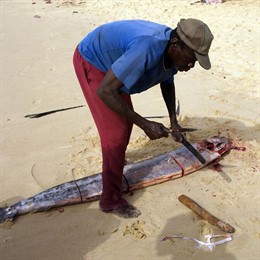 hombre pesca africa 