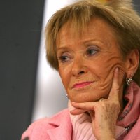 De la Vega ve una "polémica estéril" las fotos de Sáenz de Santamaría y pide que se juzgue a las mujeres por su trabajo