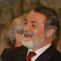 Mayor Oreja expresa su "confianza" en sus "compañeros" del PP ante el supuesto caso de espionaje en Madrid