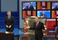 Zapatero recoge en 'Tengo una pregunta para usted' el CV de una joven con síndrome de down