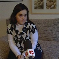 La joven con síndrome de Down confía en el empleo prometido por Zapatero, a quien seguirá votando "pase lo que pase"