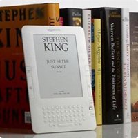 Amazon lanza el Kindle 2, su nuevo lector de libros electrónicos,  más delgado y capaz de almacenar 1.500 títulos