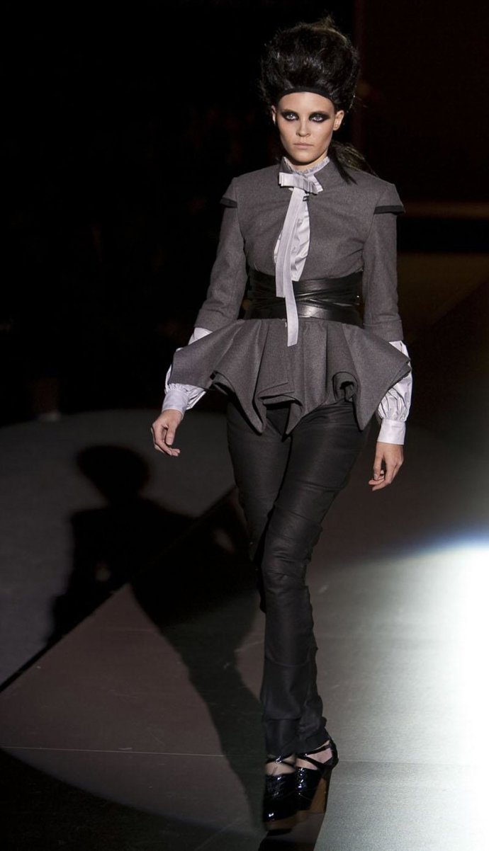 Ana Locking dibuja una mujer fuerte e independiente