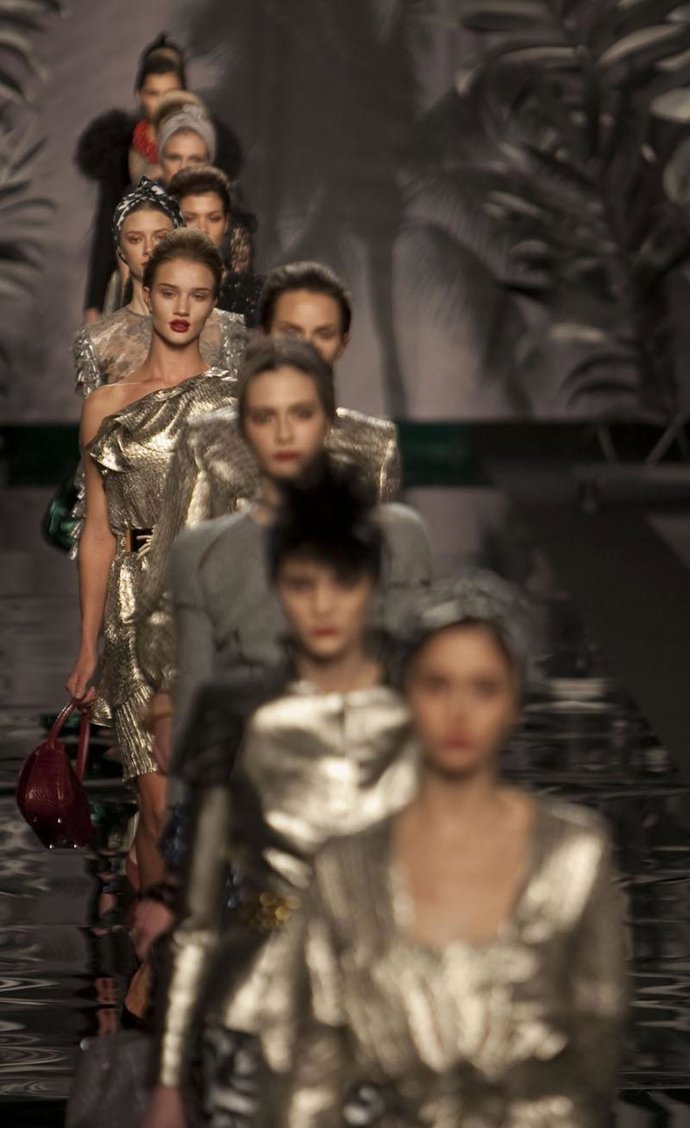 Carmen March homenajea a la mujer de los años cuarenta, femenina y sofisticada