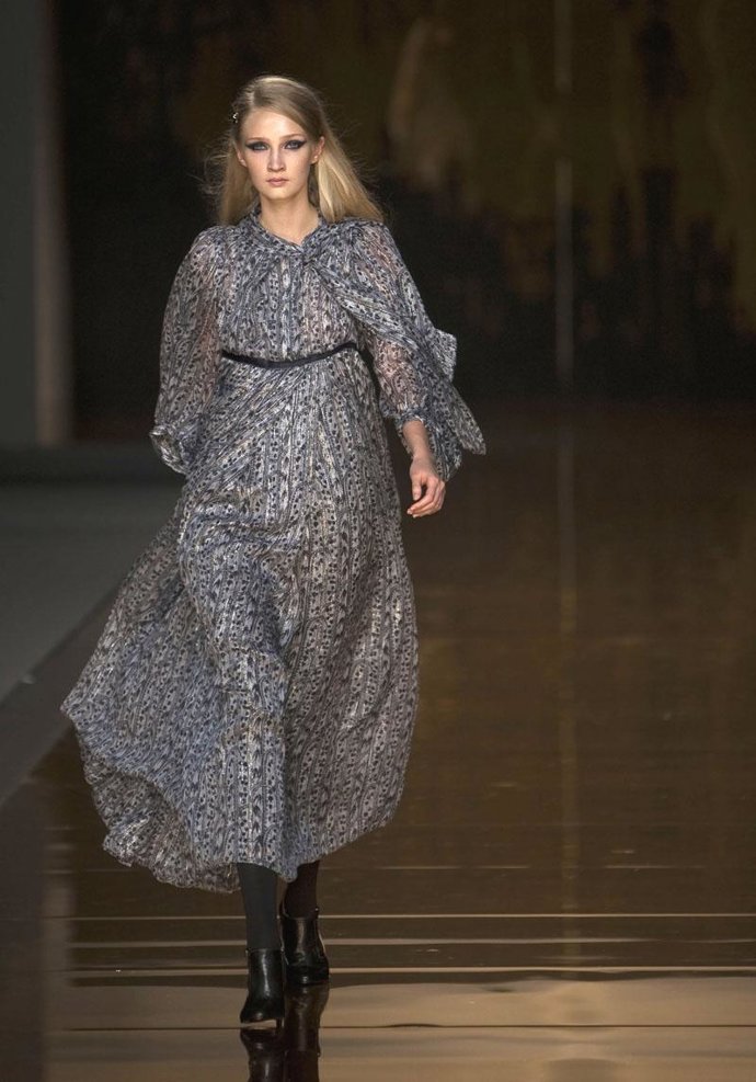 Ailanto hace un tributo a la mujer imaginativa y romántica