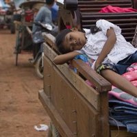 AESCO alerta de que "cada vez son más" las familias inmigrantes que envían a sus hijos al país de origen por la crisis