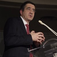 López pide el voto del que teme a Ibarretxe y el defraudado por Madrazo