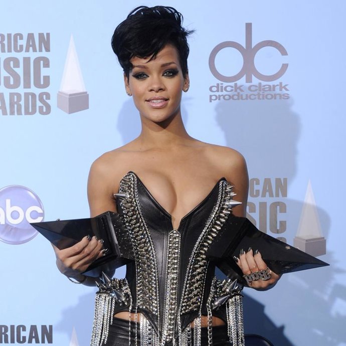La familia de Rihanna, muy disgustada