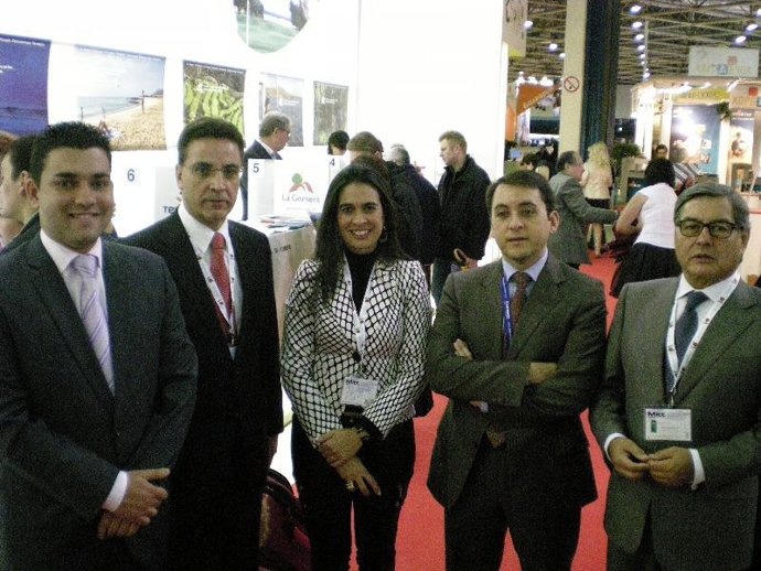 En el centro de la imagen la viceconsejera de Turismo del Gobierno canario, Marí