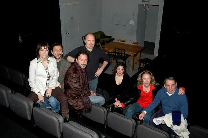 Blanca Portillo junto a sus compañeros de la obra "Mujeres soñaron caballos".