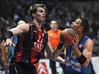 El Barcelona barre al Tau en Vitoria 