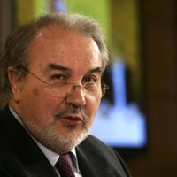 Solbes dice que la economía tocará fondo de aquí a final de año