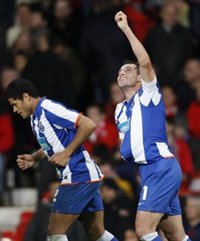 El Oporto arranca a última hora un justo empate de Old Trafford                            